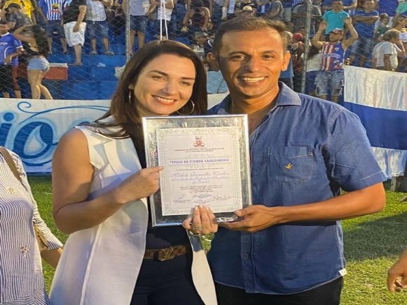 A Presidente da FPF recebe título de cidadã Cajazeirense
